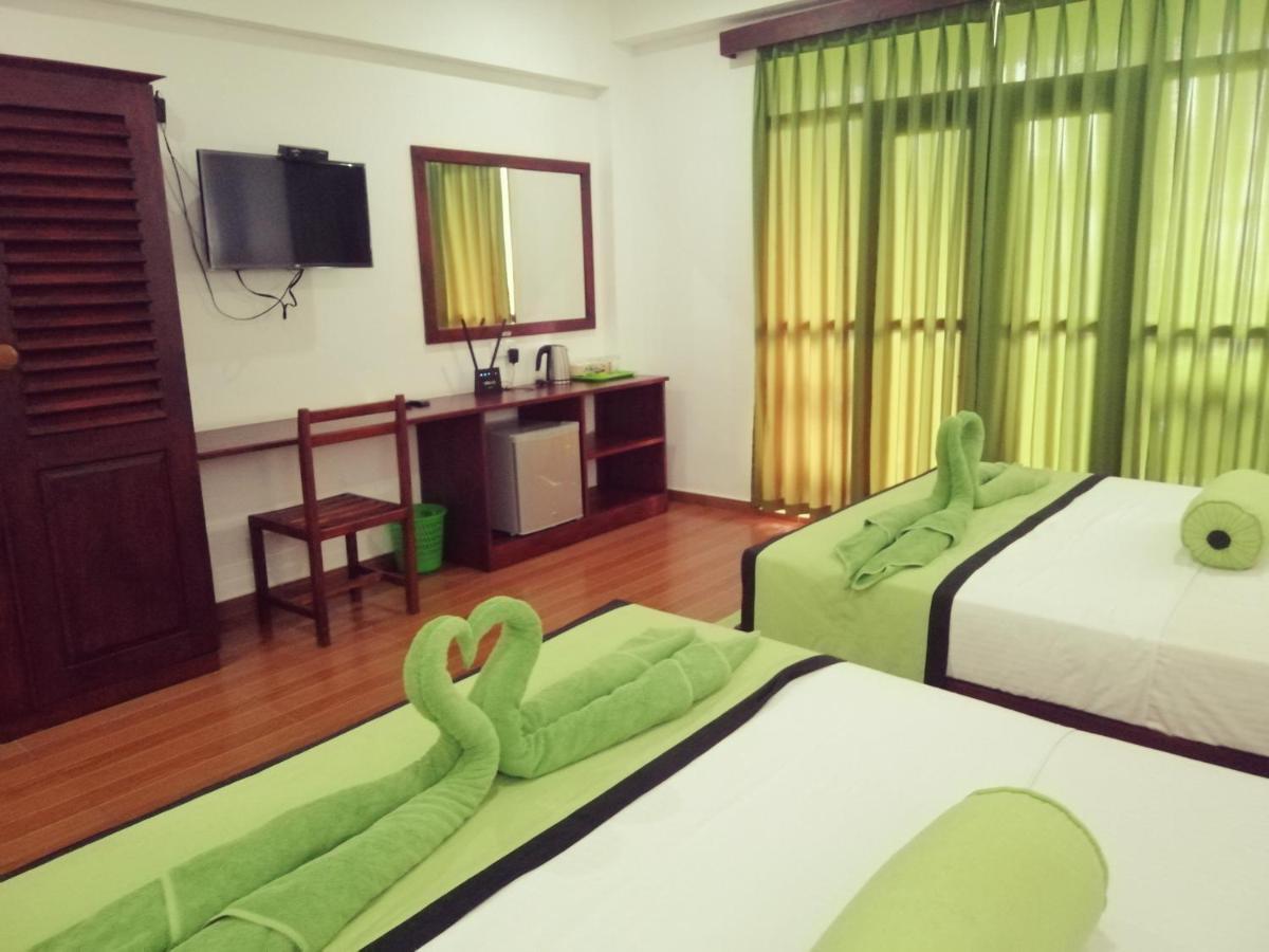 Serenade Beach Hotel Hikkaduwa Exterior photo